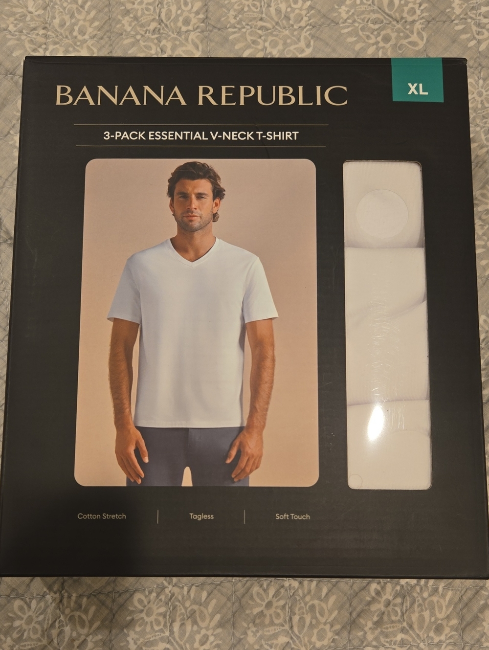Banana Republic White V-Neck Short Sleeve T-Shirt 3 Pack New